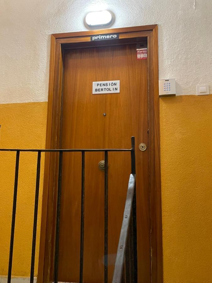 Pension Bertolin Barcelona Zewnętrze zdjęcie